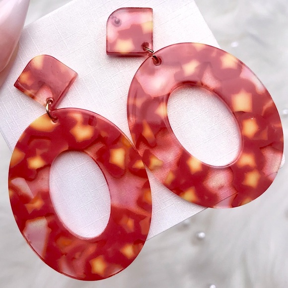 Jewelry - 💜10/$25💜NEW Big Red Acrylic Round Earrings